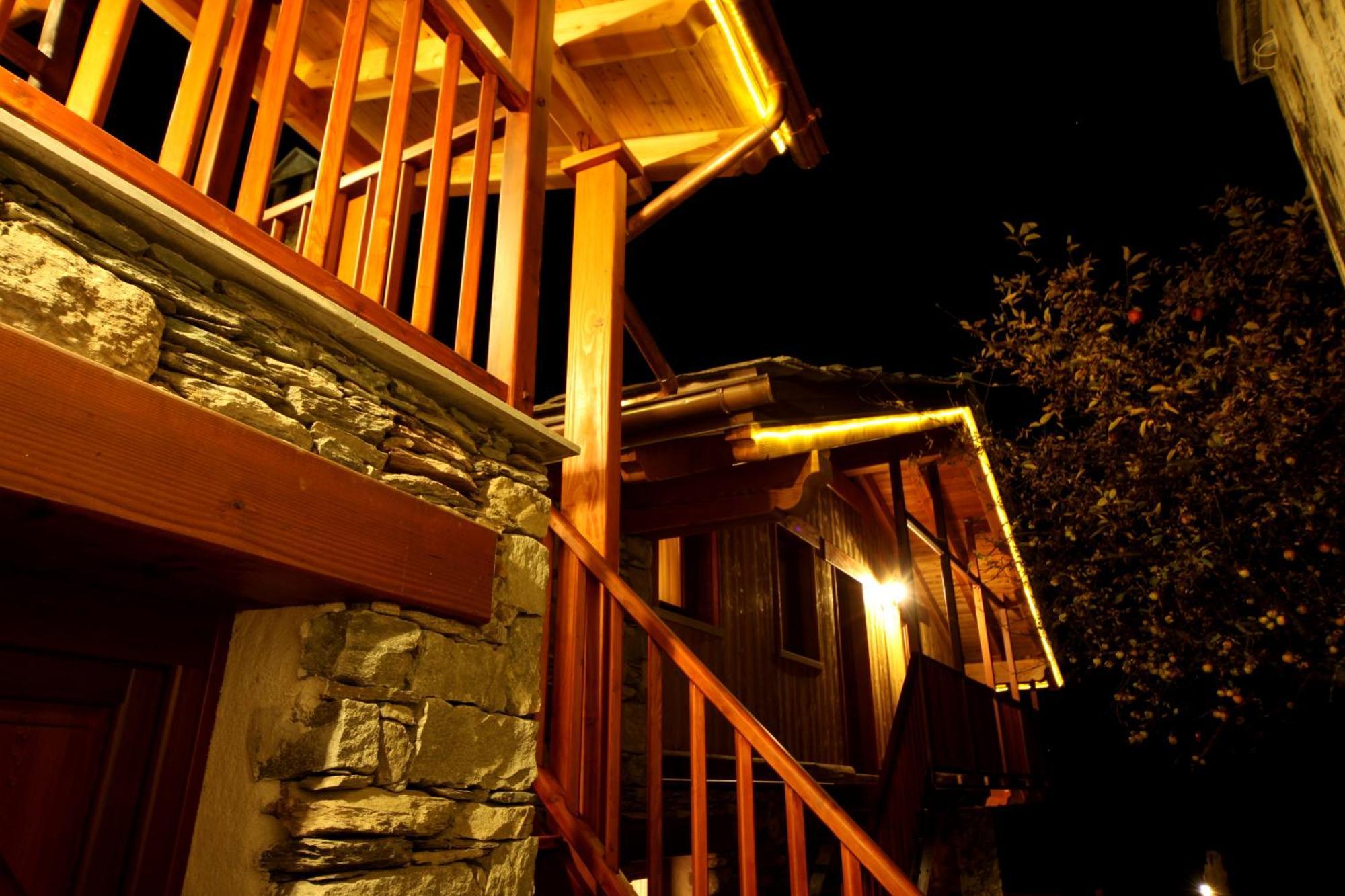 Eco Chalet Maison Dominique Challand-Saint-Anselme Exterior photo